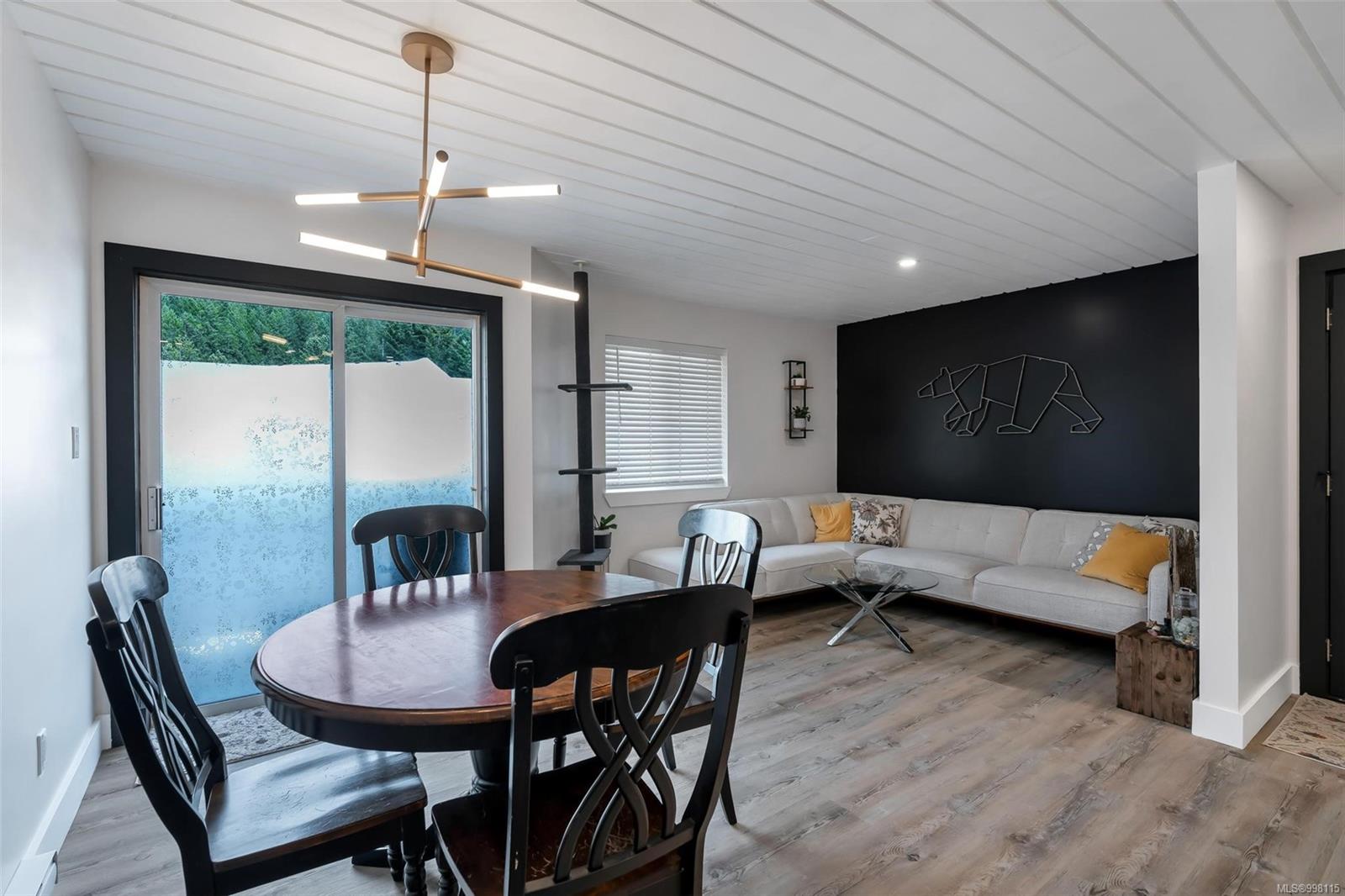 $399,900 - 211 Madill Rd<br>British Columbia, V0R 2G1