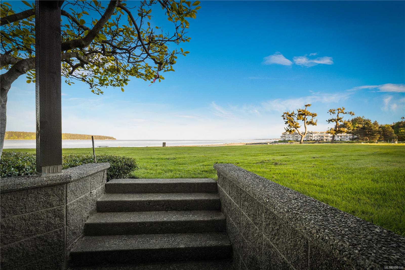 $649,000 - 27 Island Hwy<br>British Columbia, V9W 1A2