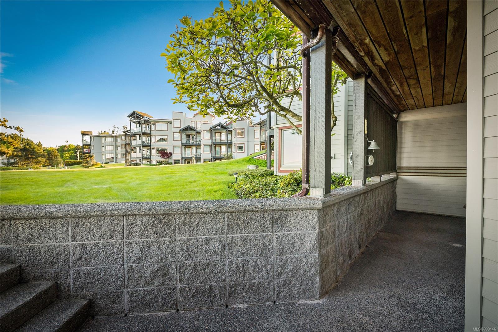 $649,000 - 27 Island Hwy<br>British Columbia, V9W 1A2