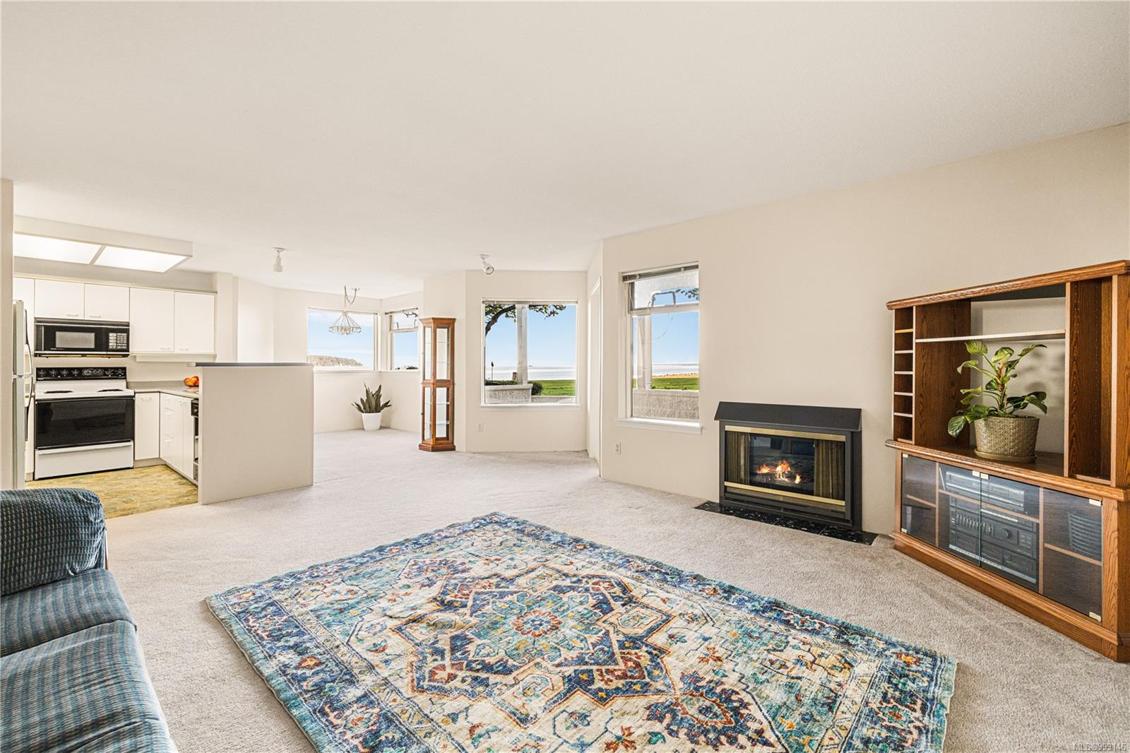 $649,000 - 27 Island Hwy<br>British Columbia, V9W 1A2