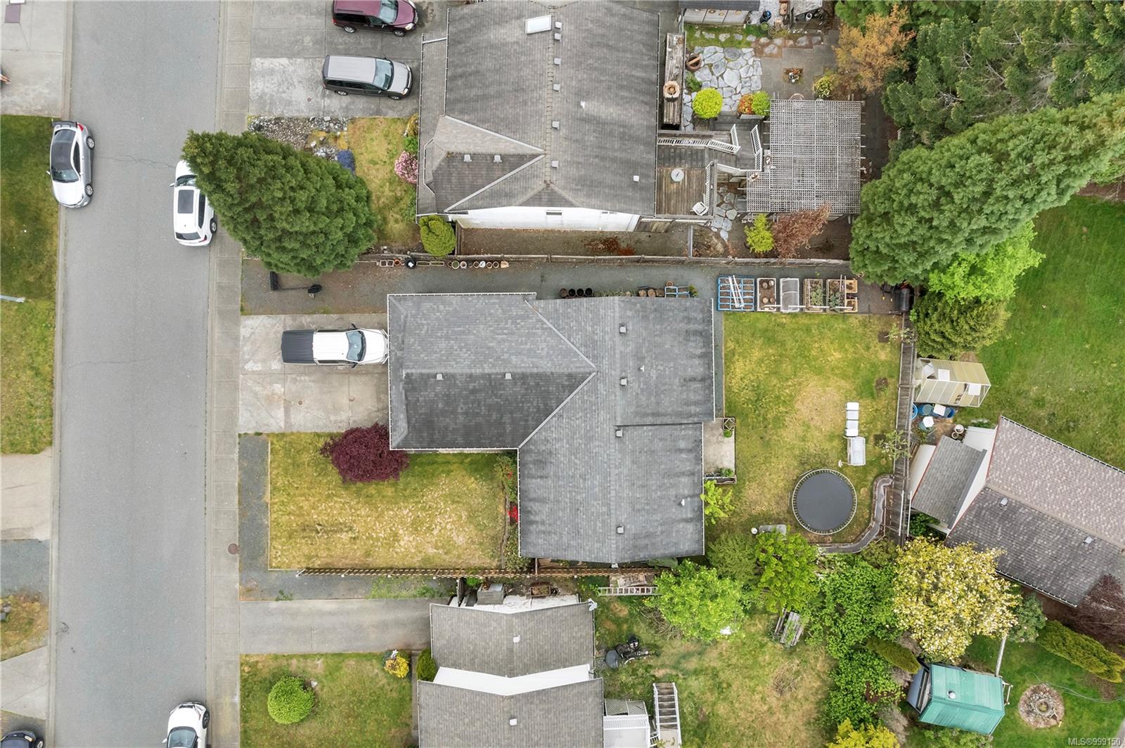 $609,900 - 885 Kit Cres<br>British Columbia, V9H 1P7