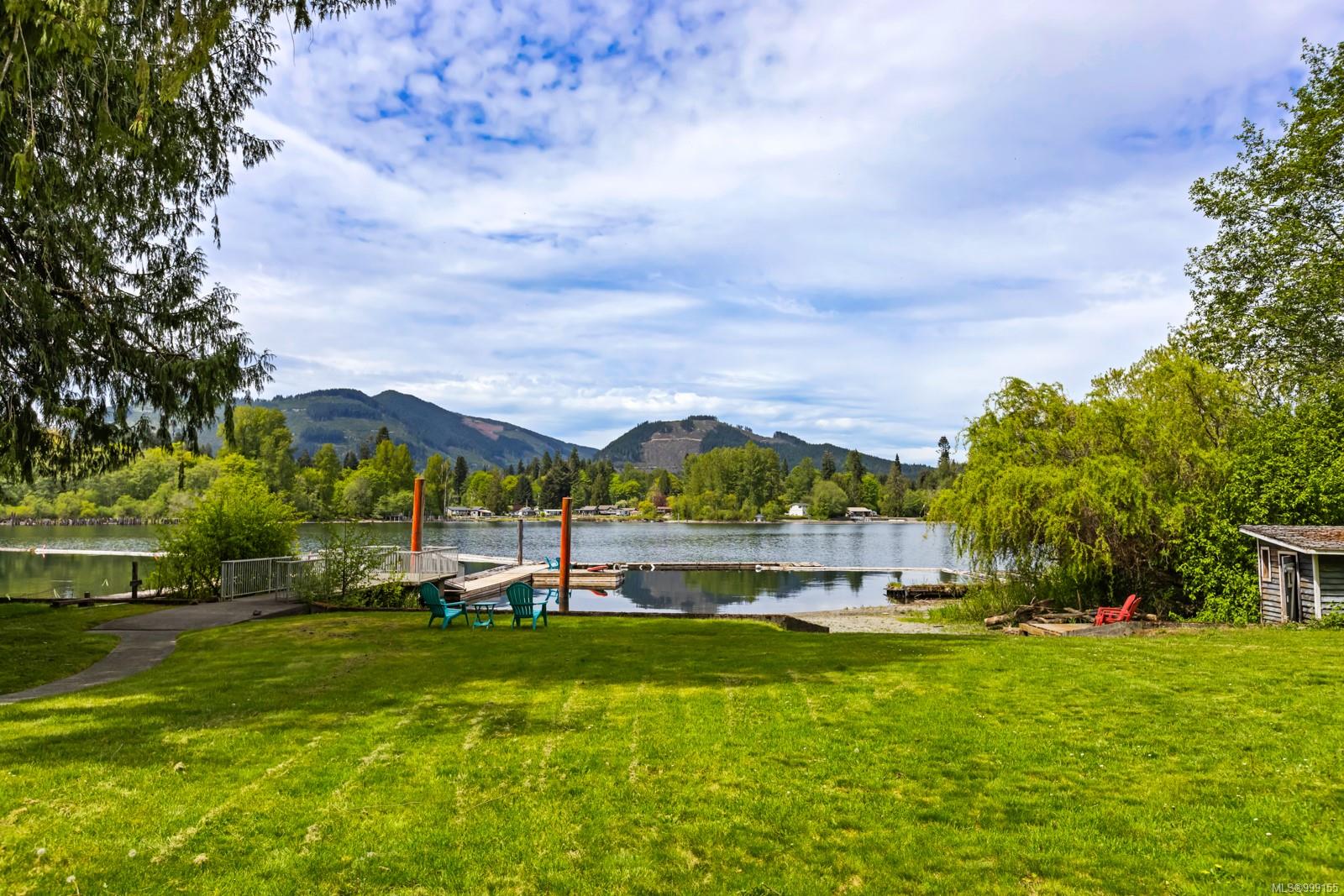 $1,799,000 - 6918 Beach Dr<br>British Columbia, V0R 1Y0