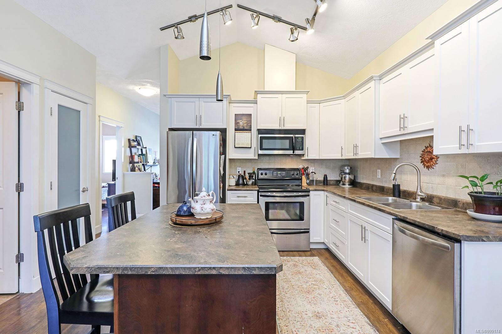 $443,000 - 930 Braidwood Rd<br>British Columbia, V9N 3R9