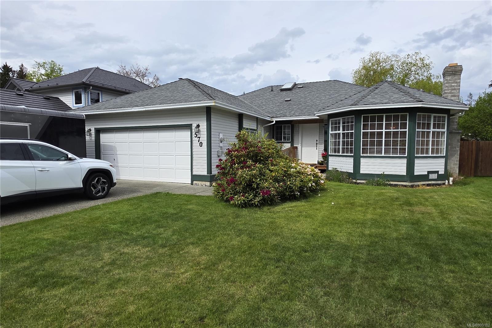 $669,900 - 570 Jasmine Cres<br>British Columbia, V9W 7G8