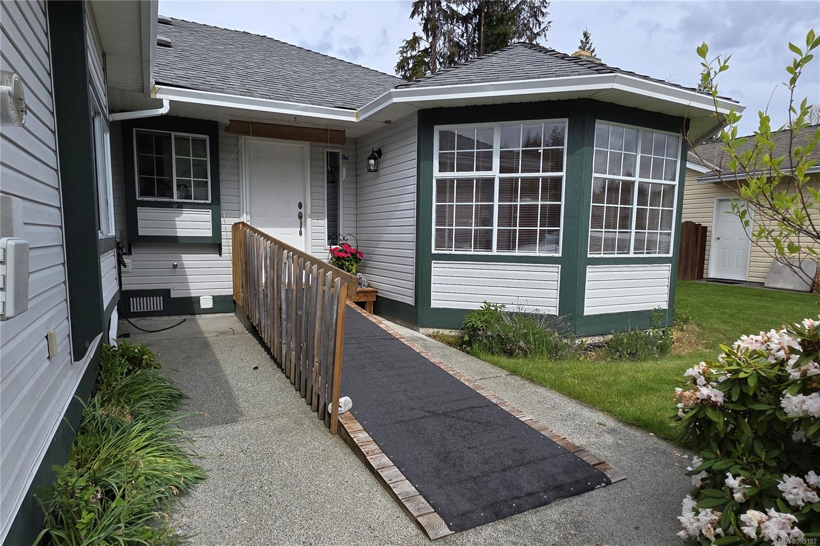 $669,900 - 570 Jasmine Cres<br>British Columbia, V9W 7G8