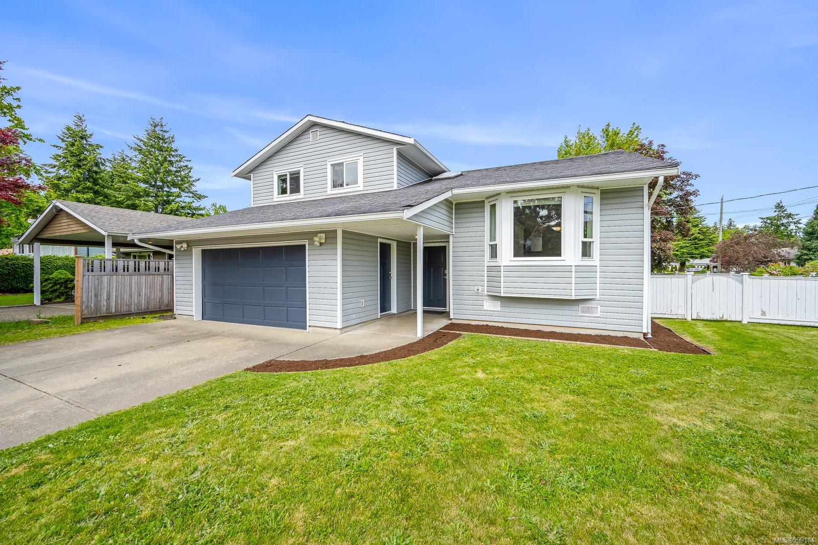 $774,900 - 1401 22nd St<br>British Columbia, V9N 7L7