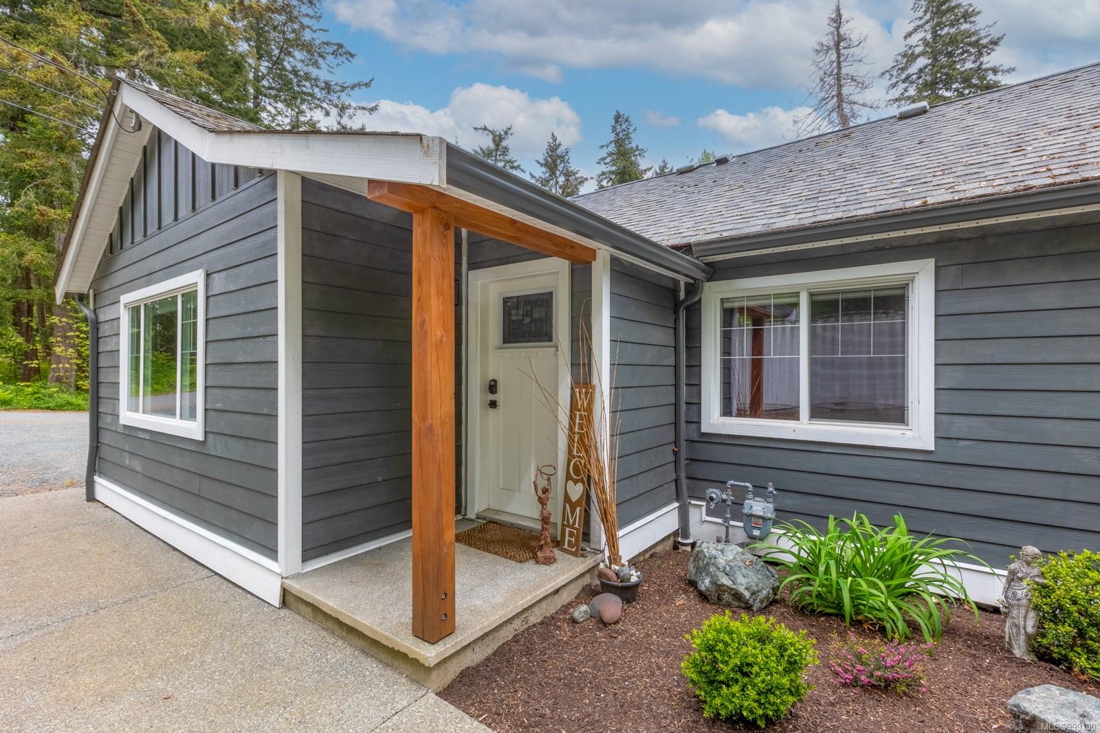 $889,000 - 3671 Thomson Rd<br>British Columbia, V9N 9T5