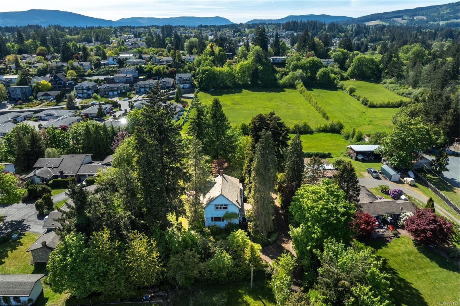 $949,900 - 6184 Alington Rd<br>British Columbia, V9L 2E9