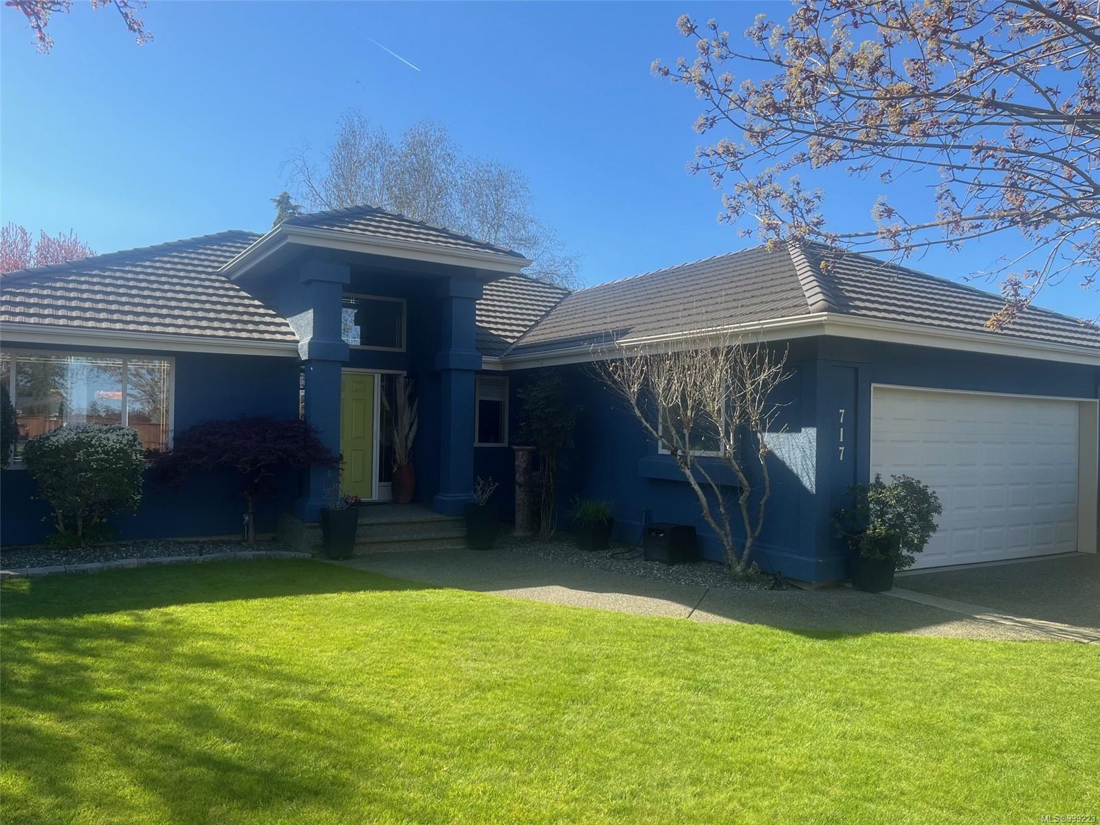 $915,000 - 717 Arrowsmith Way<br>British Columbia, V9P 2N9
