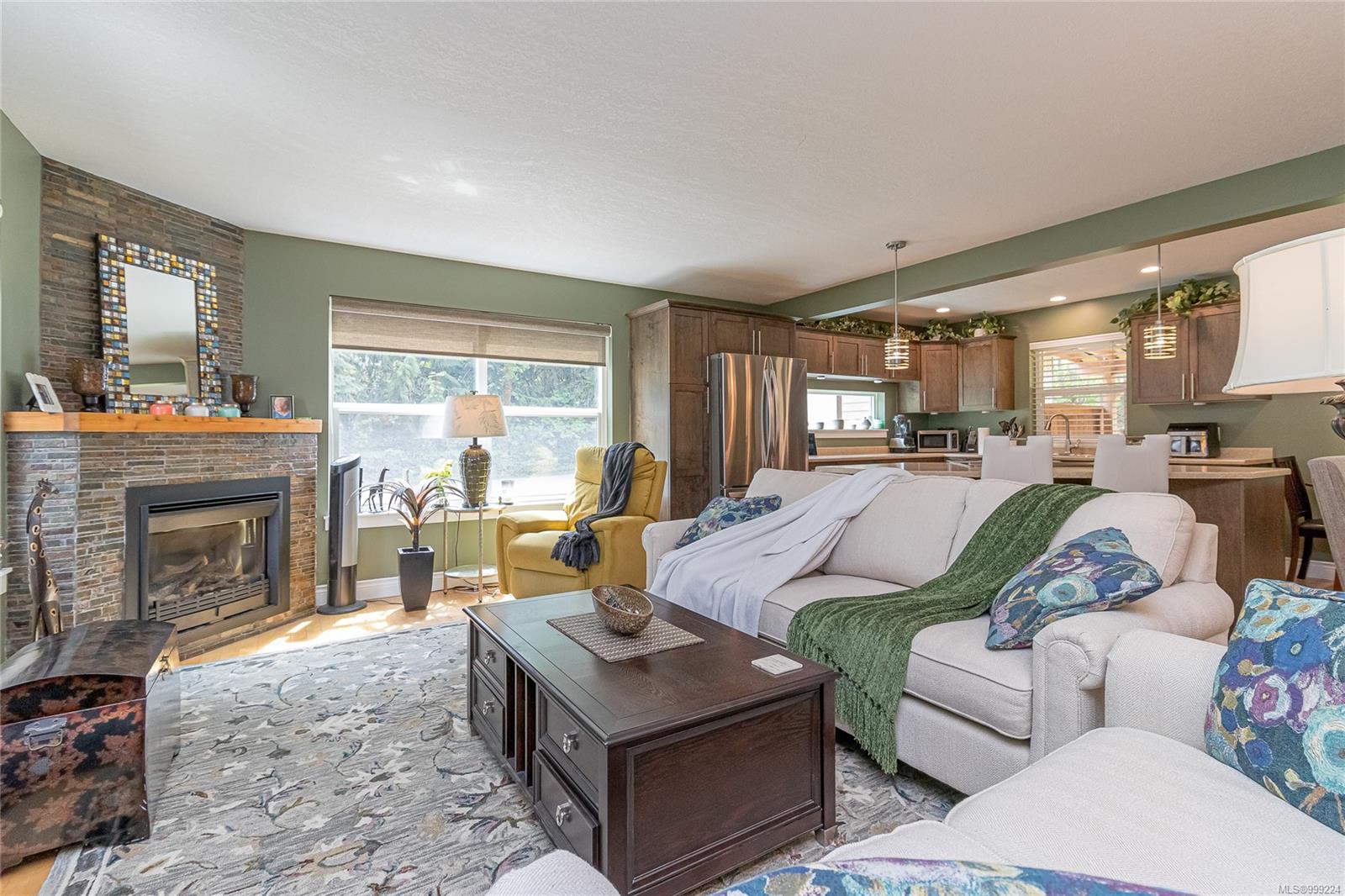 $825,000 - 6716 Wall St<br>British Columbia, V0R 1Y0