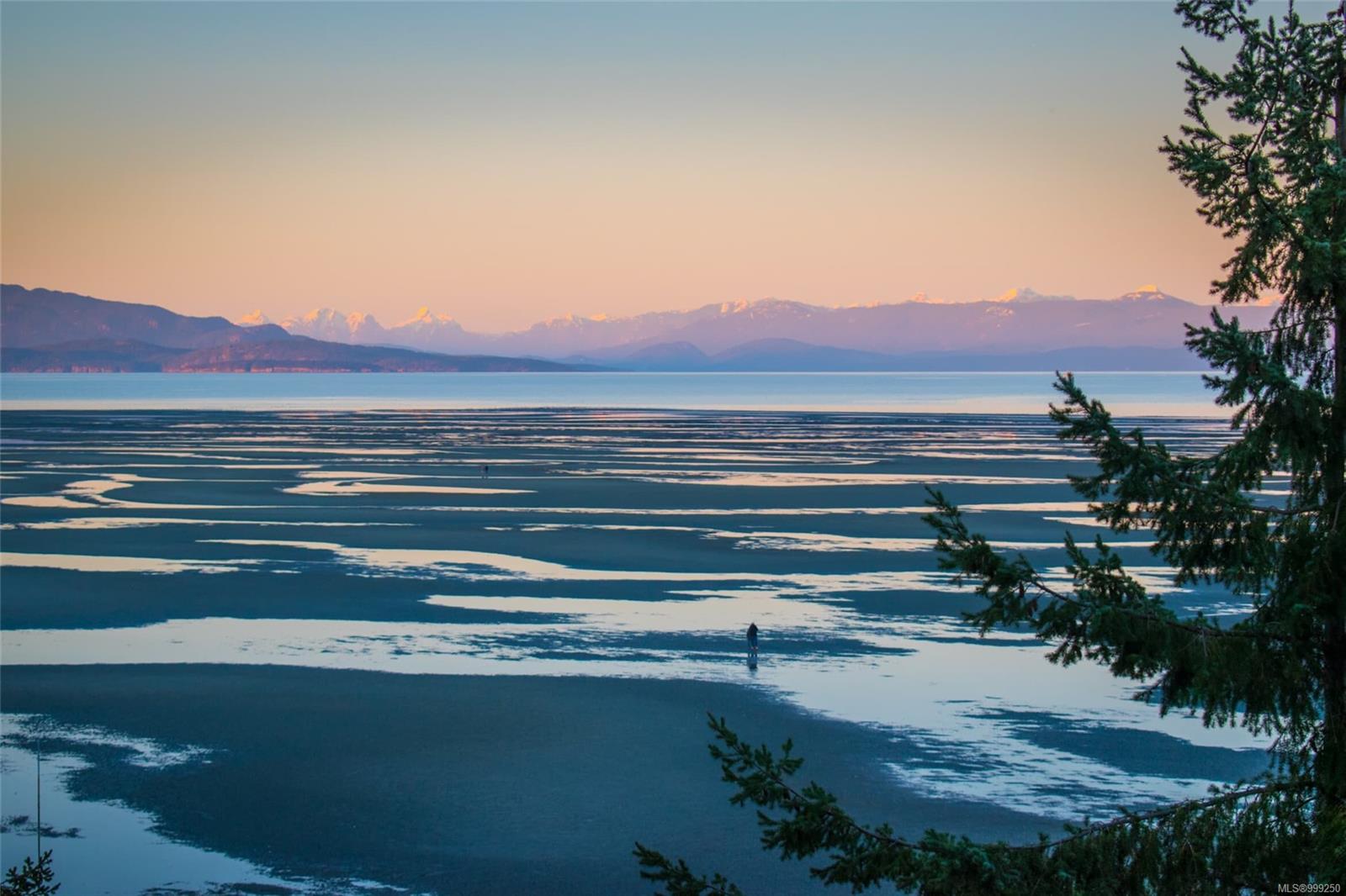 $1,495,000 - 2935 Island Hwy<br>British Columbia, V9K 2H2