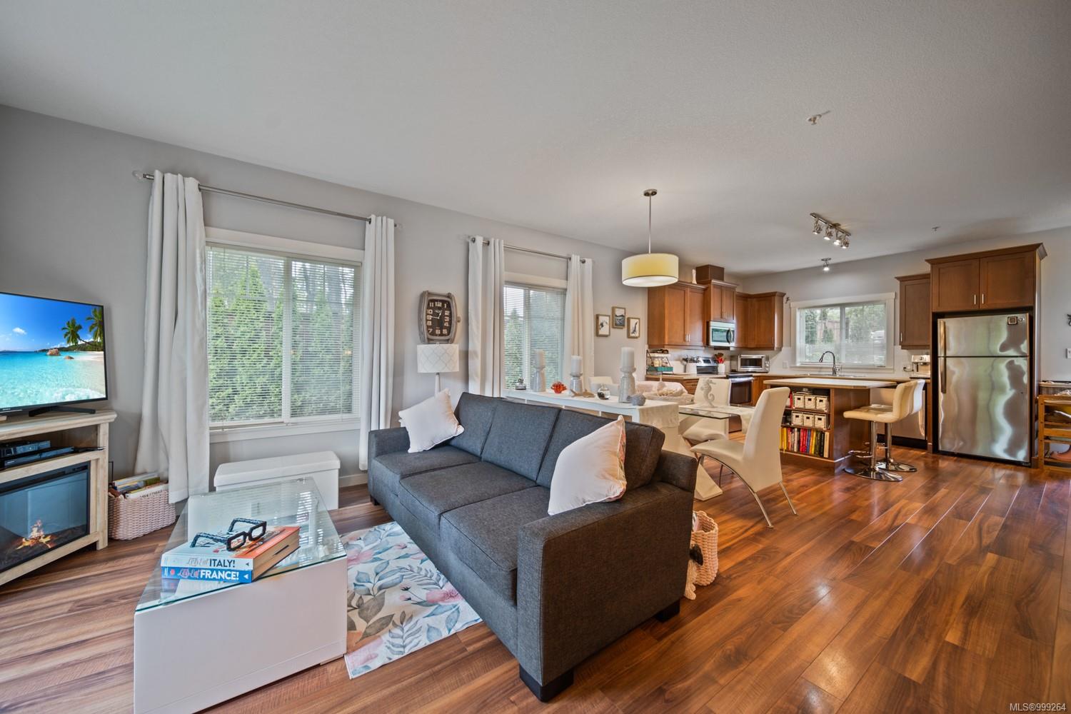 $520,000 - 1720 Dufferin Cres<br>British Columbia, V9S 0B9