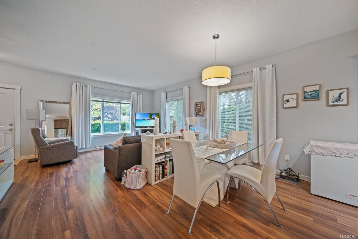 $520,000 - 1720 Dufferin Cres<br>British Columbia, V9S 0B9