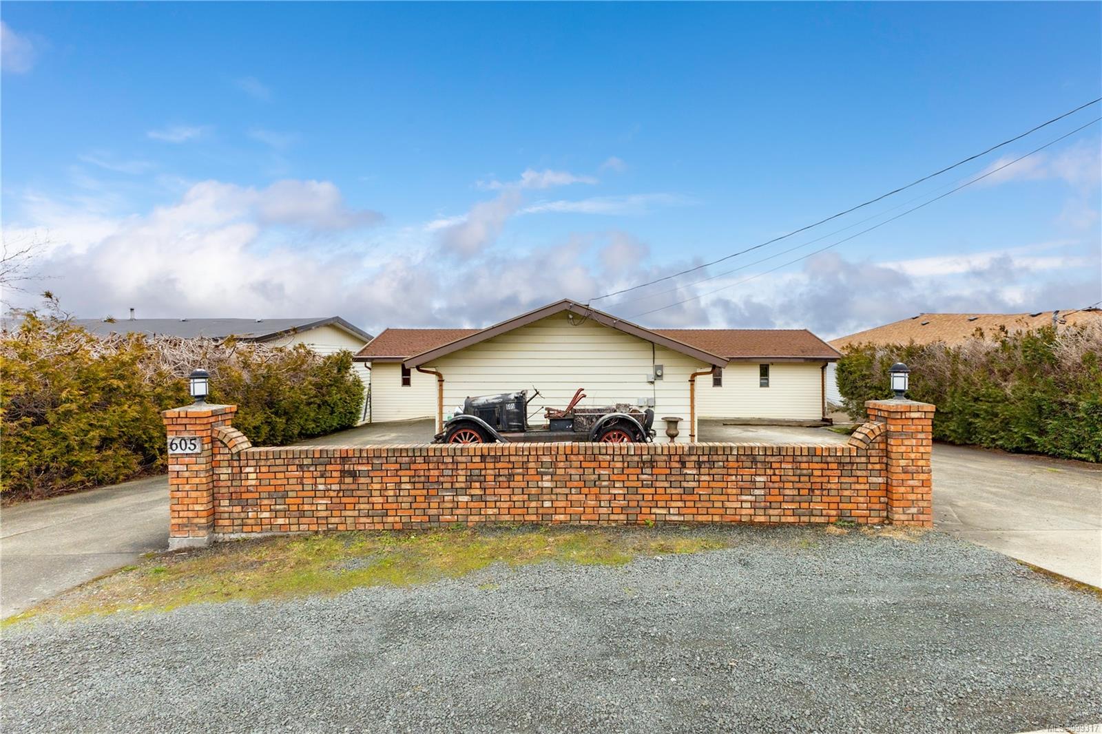 $770,000 - 605 Murphy St<br>British Columbia, V9W 6G1