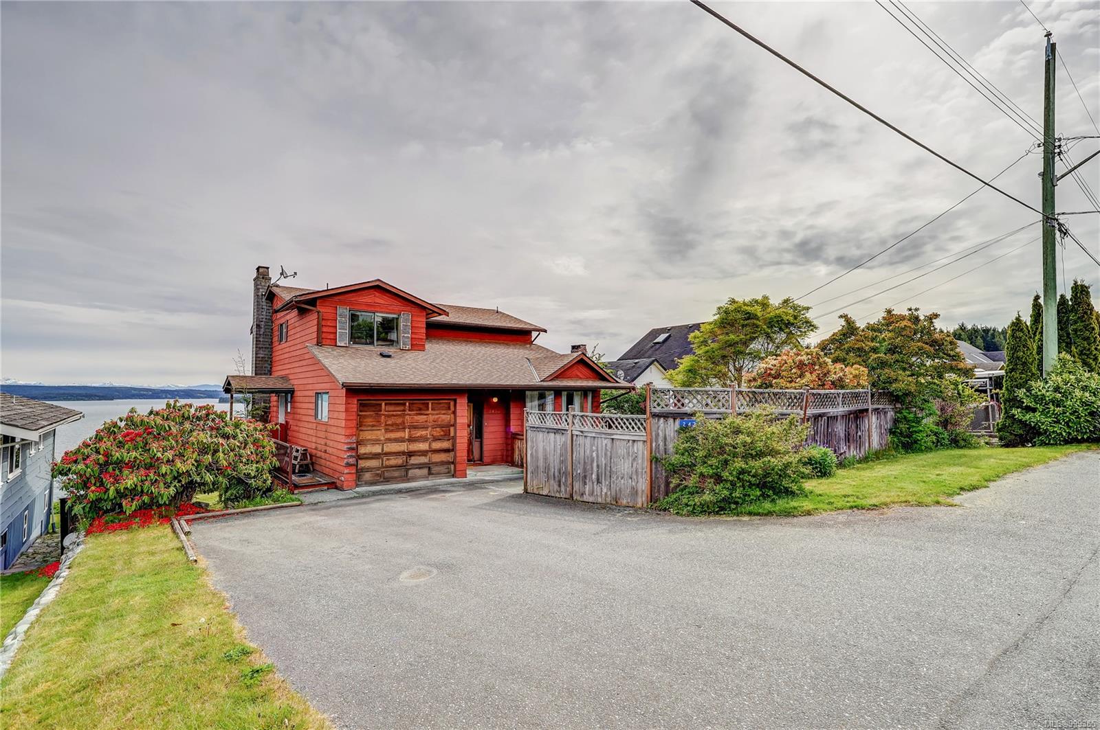 $560,000 - 2430 Cardena Cres<br>British Columbia, V0N 2R0