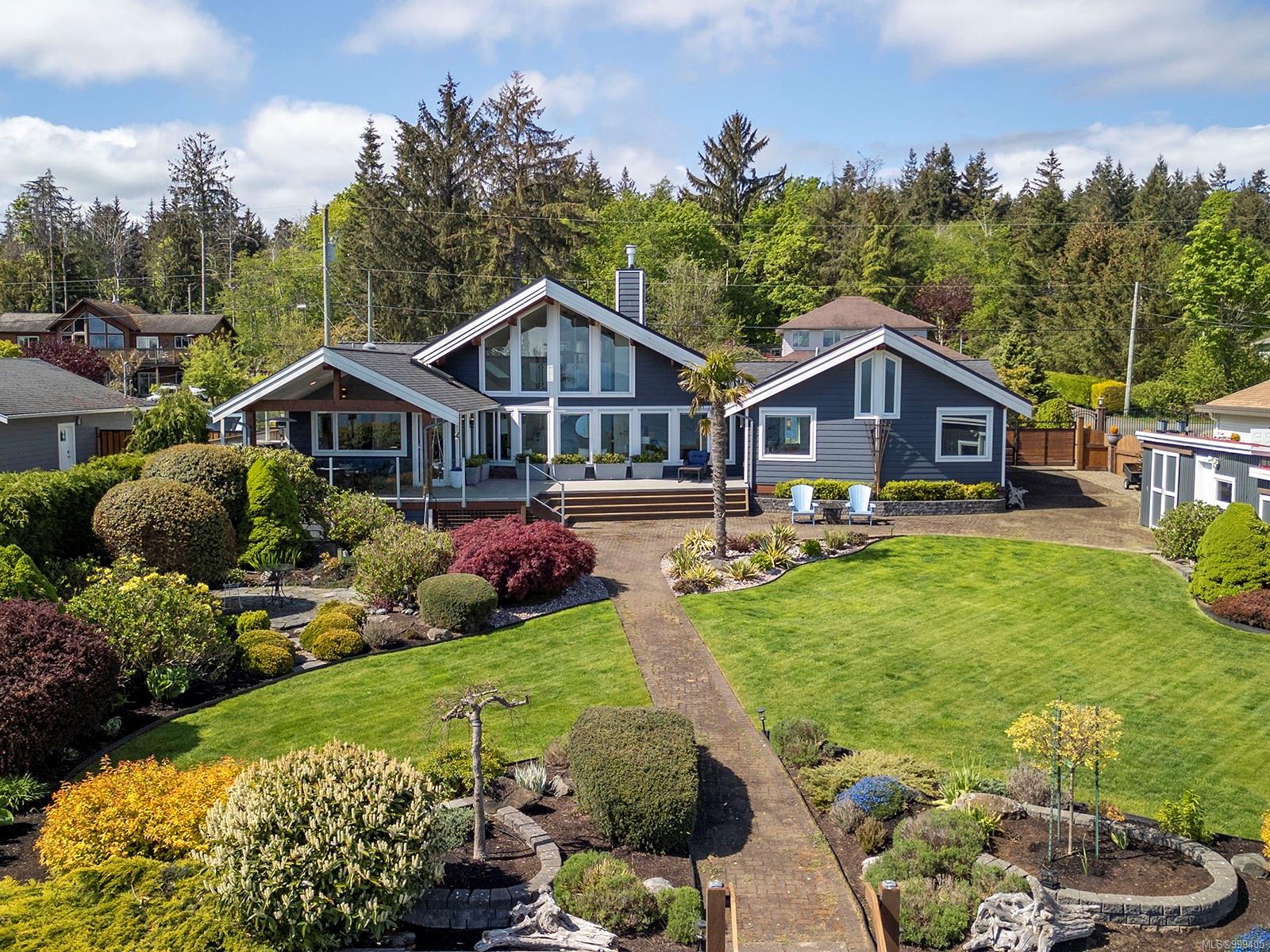 $1,750,000 - 6366 Eagles Dr<br>British Columbia, V9J 1V4