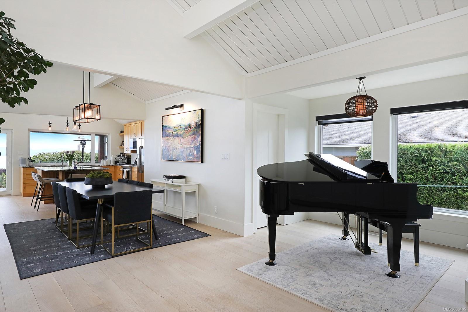$1,750,000 - 6366 Eagles Dr<br>British Columbia, V9J 1V4