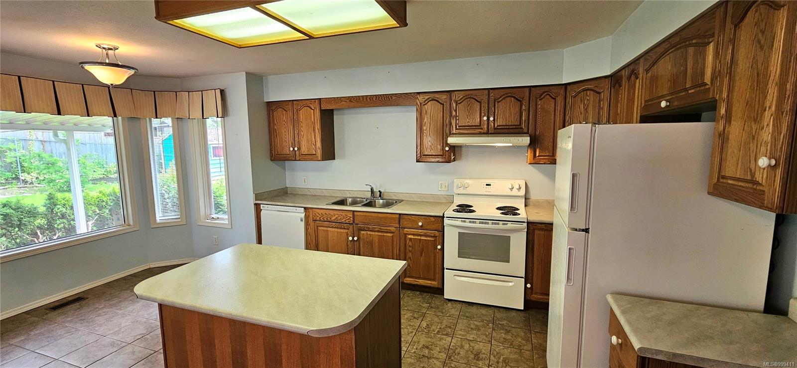 $779,000 - 666 Totem Cres<br>British Columbia, V9M 3J3