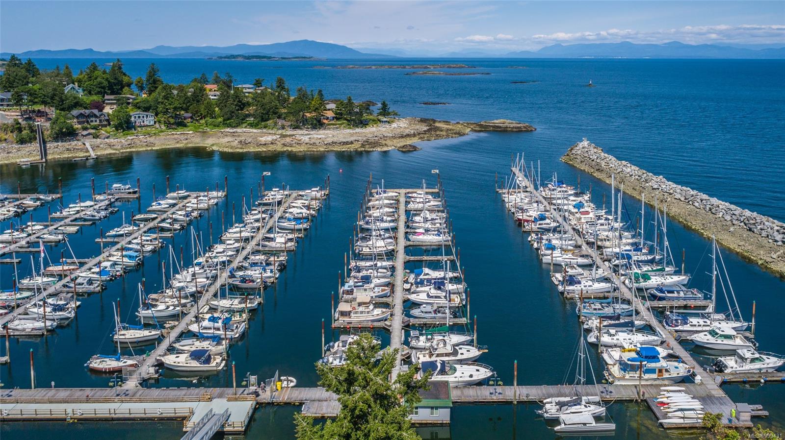 $475,000 - 3555 Outrigger Rd<br>British Columbia, V9P 9K1