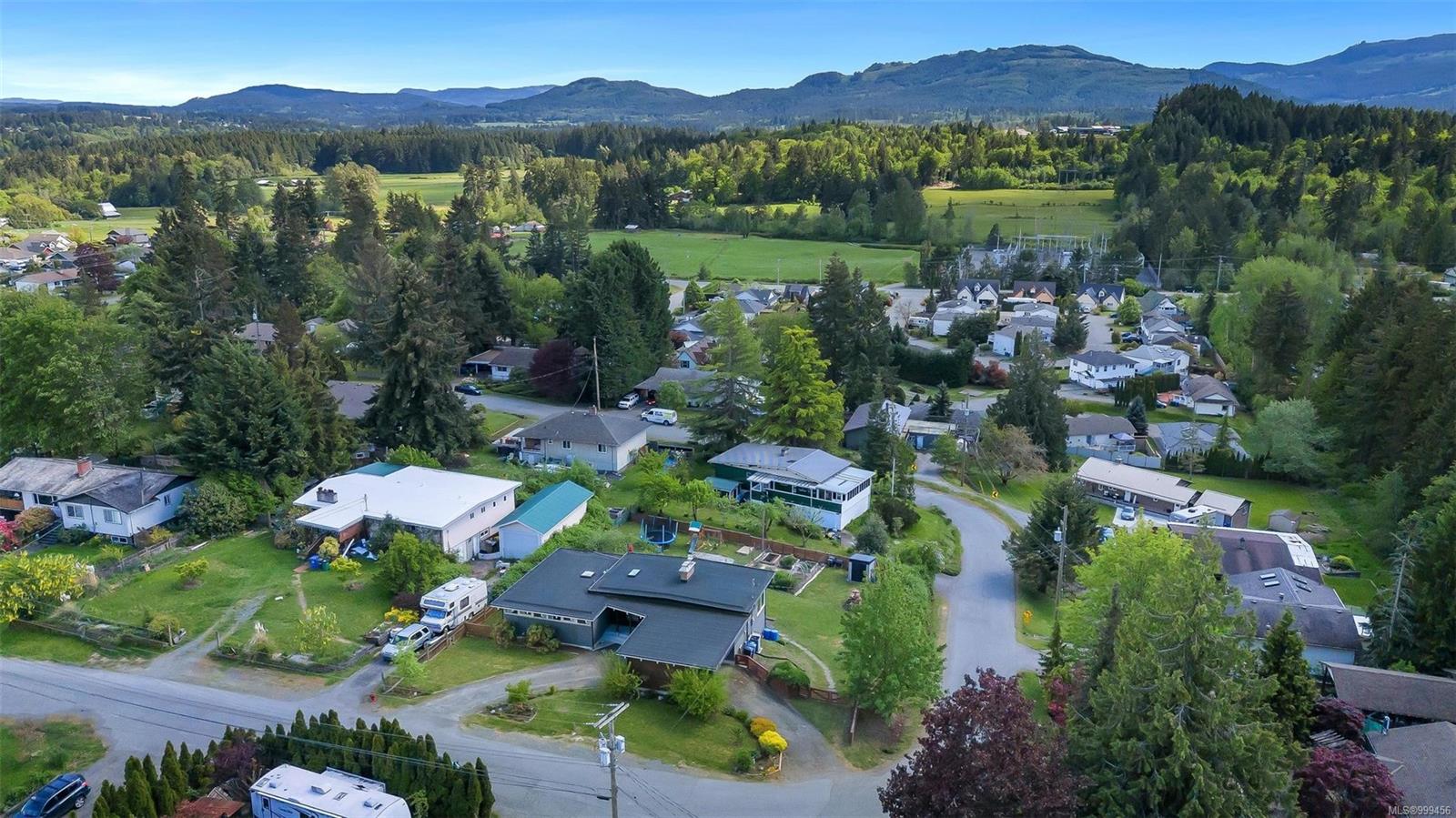 $859,900 - 3077 Mountain View Cres<br>British Columbia, V9L 6R5