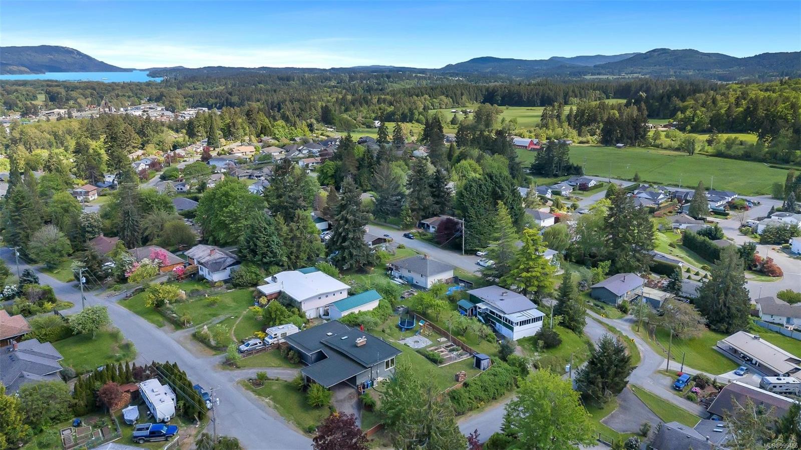 $859,900 - 3077 Mountain View Cres<br>British Columbia, V9L 6R5