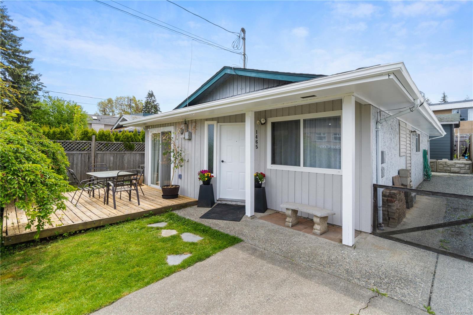$599,900 - 1465 Waddington Rd<br>British Columbia, V9S 4W1