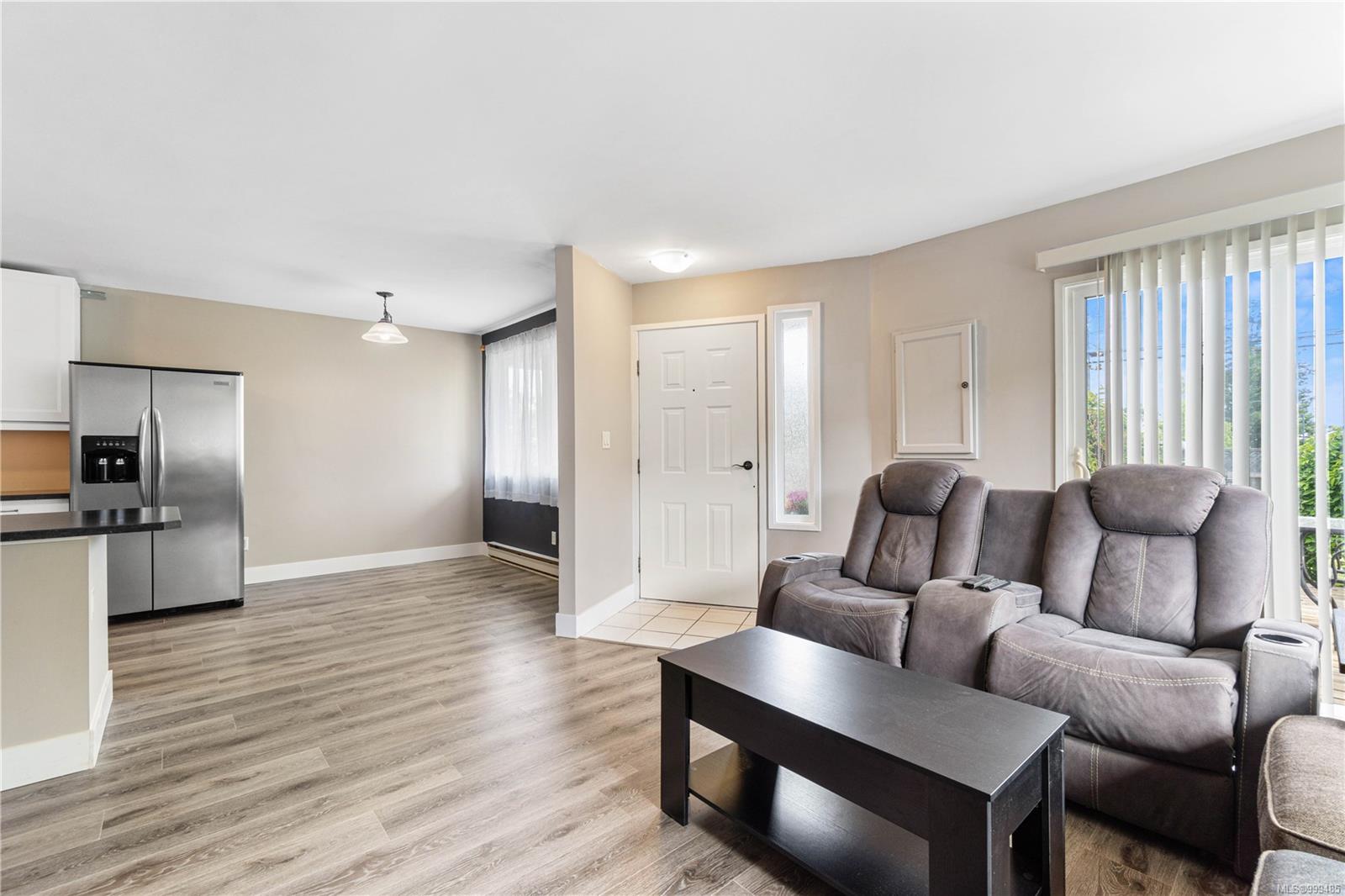 $599,900 - 1465 Waddington Rd<br>British Columbia, V9S 4W1