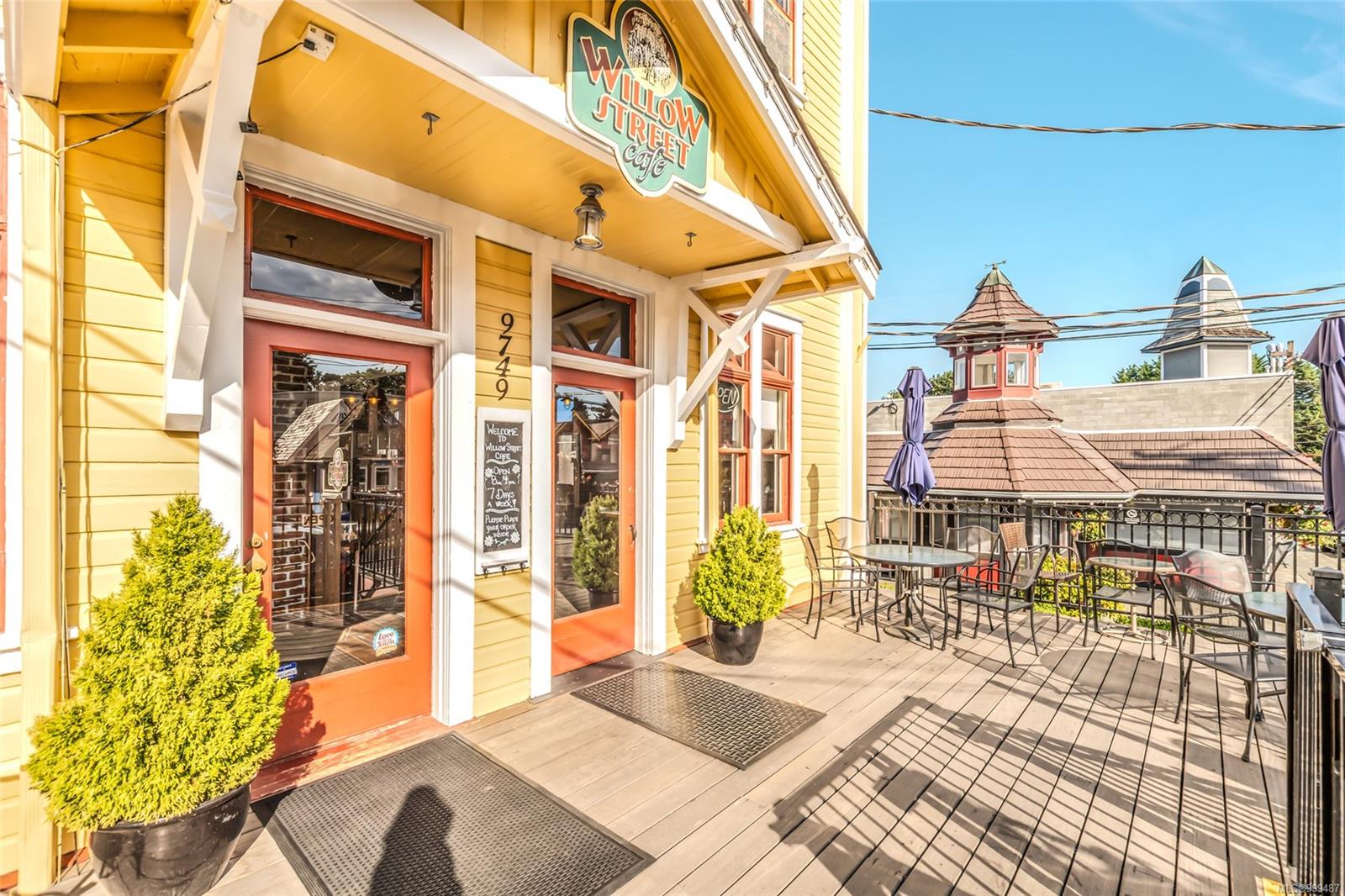 $1,860,000 - 9749 Willow St<br>British Columbia, V0R 1K0