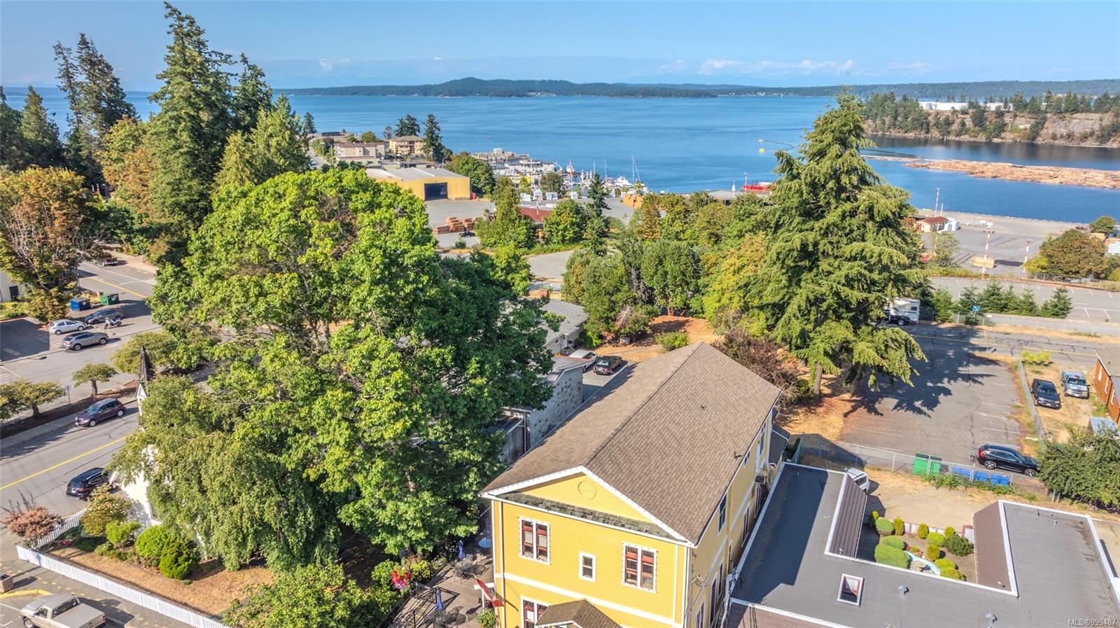 $1,860,000 - 9749 Willow St<br>British Columbia, V0R 1K0