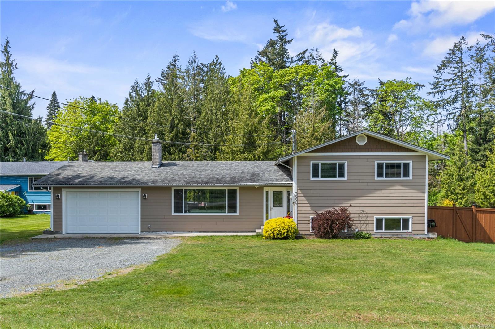 $975,000 - 7554 Superior Rd<br>British Columbia, V0R 2H0