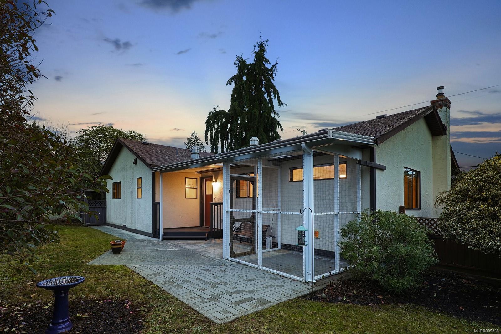 $749,000 - 1496 Balmoral Ave<br>British Columbia, V9M 2P6