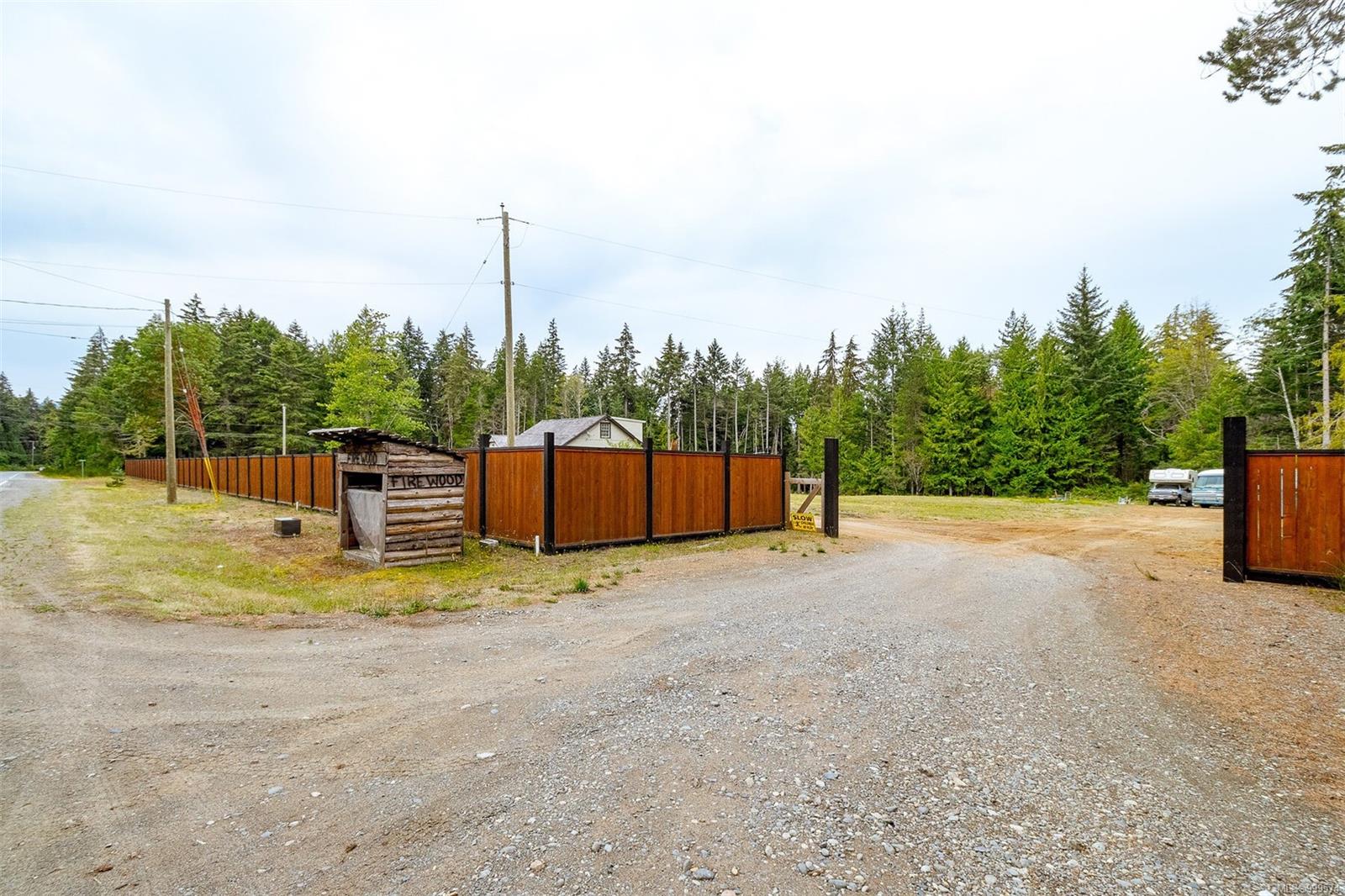 $999,900 - 285 Polegate Rd<br>British Columbia, V9K 1Y9