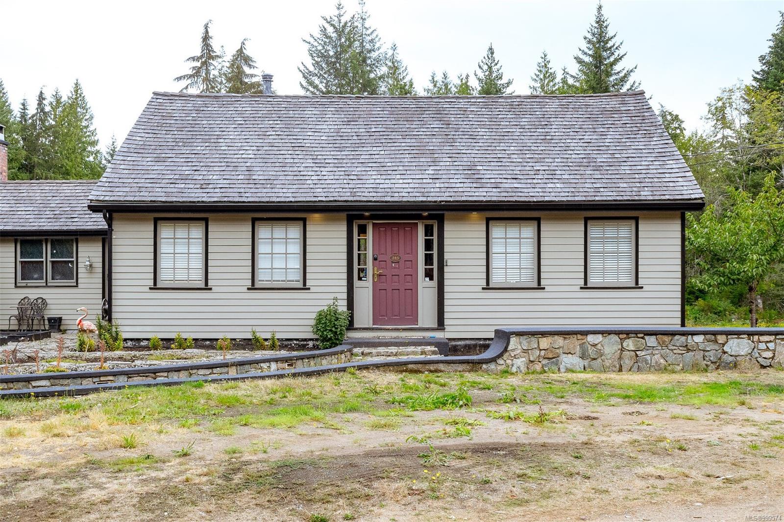 $999,900 - 285 Polegate Rd<br>British Columbia, V9K 1Y9