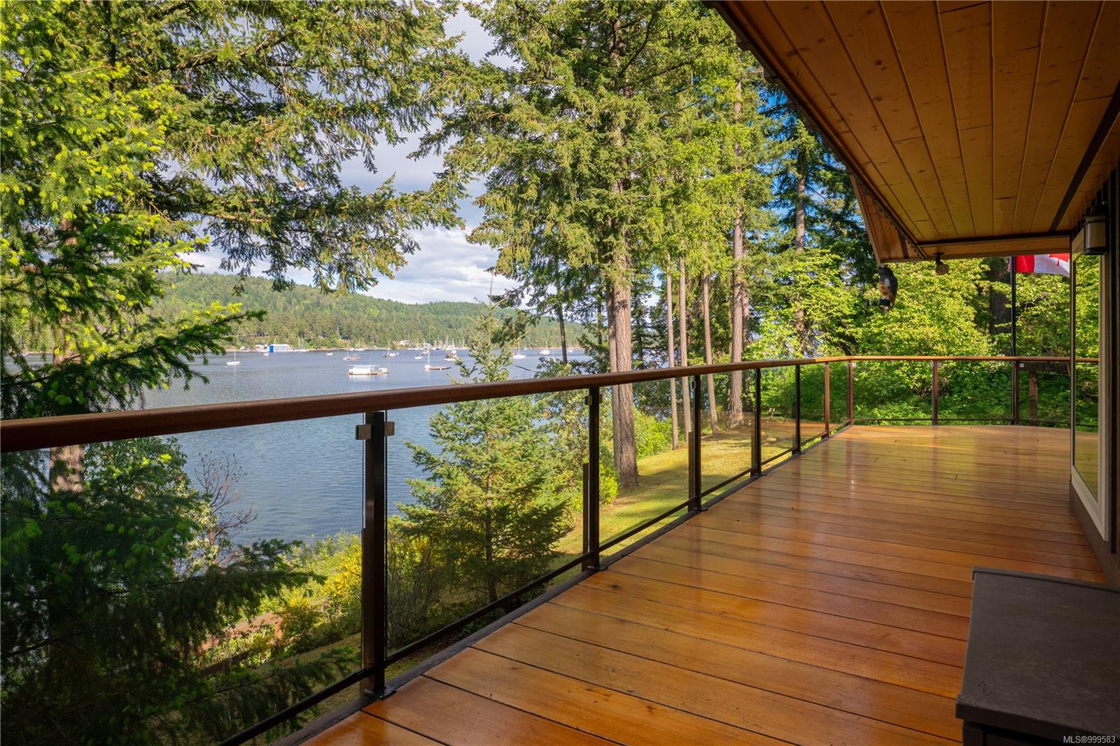 $1,750,000 - 5026 Limberis Dr<br>British Columbia, V9G 1M6