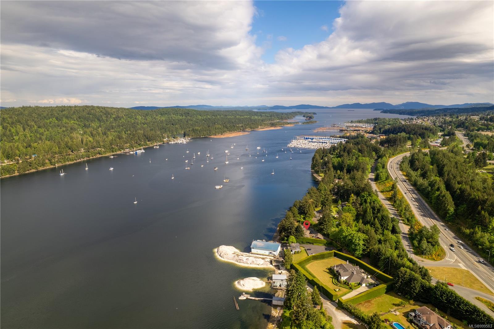 $1,750,000 - 5026 Limberis Dr<br>British Columbia, V9G 1M6