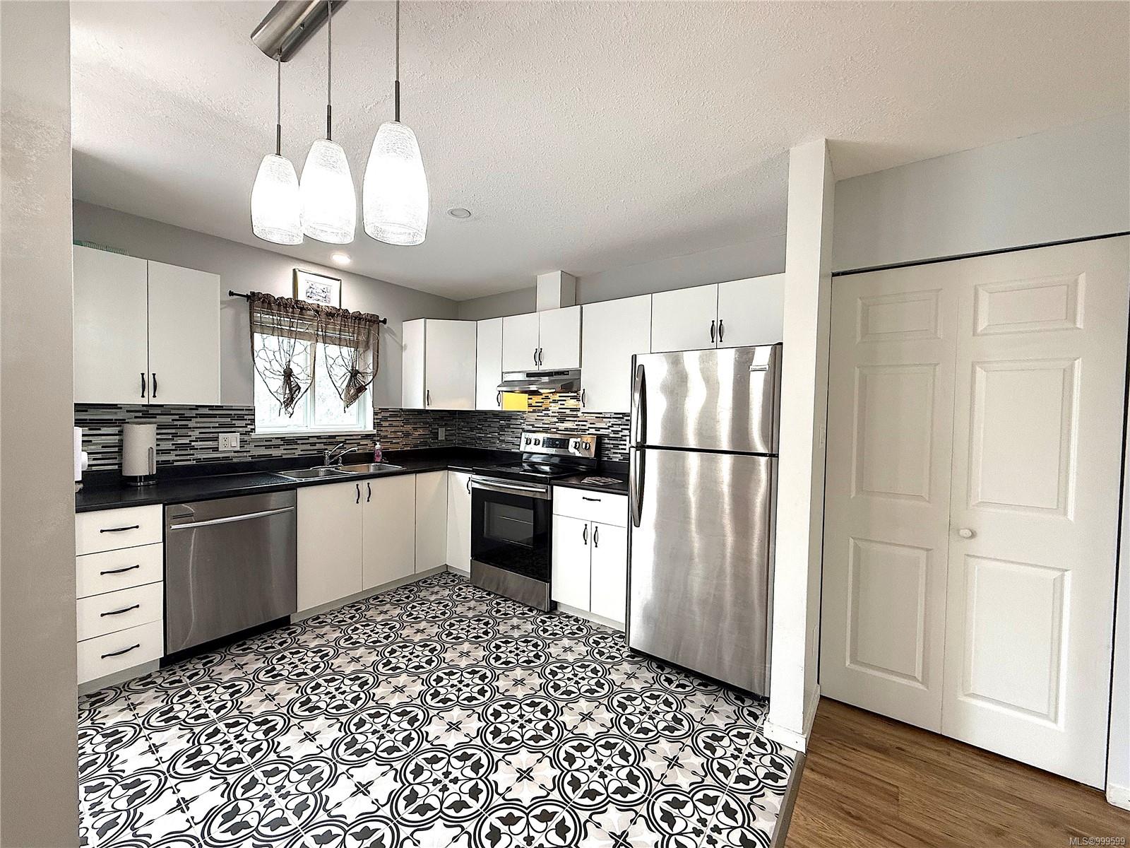 $352,000 - 704 7th Ave<br>British Columbia, V9W 4A4
