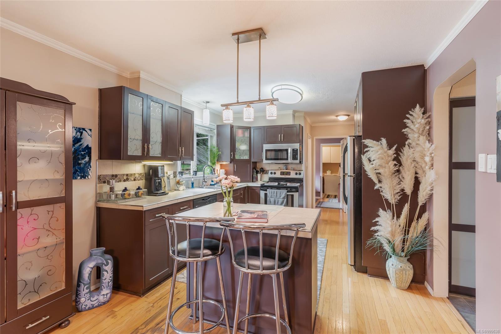 $799,900 - 7413 Andrea Cres<br>British Columbia, V0R 2H0