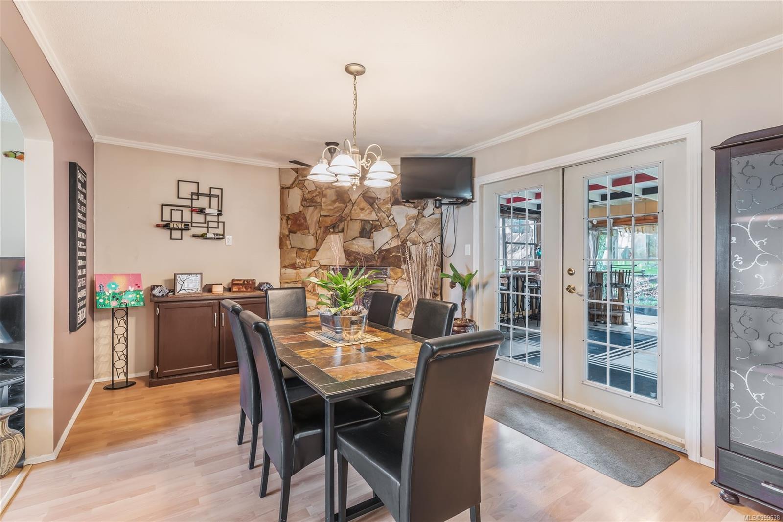$799,900 - 7413 Andrea Cres<br>British Columbia, V0R 2H0