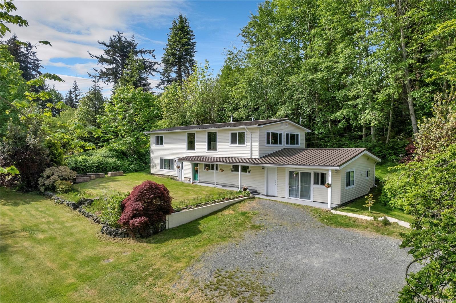 $998,800 - 1175 Petersen Rd<br>British Columbia, V9W 3H8