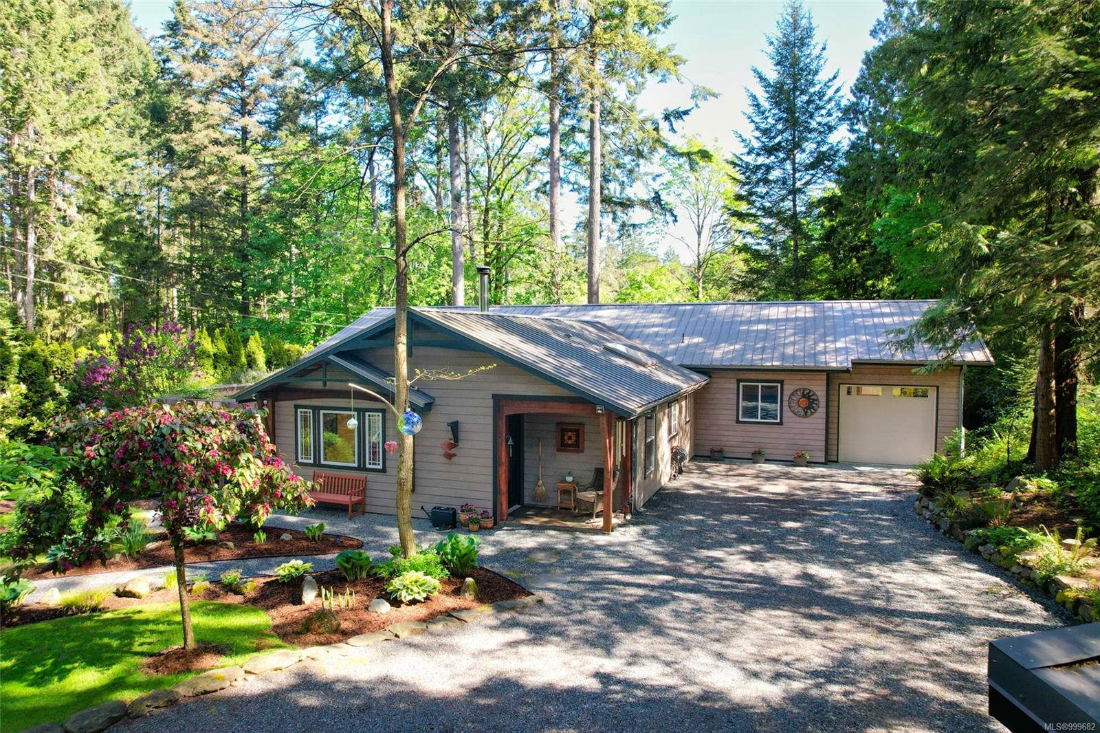$998,000 - 1126 North Rd<br>British Columbia, V0R 1X3