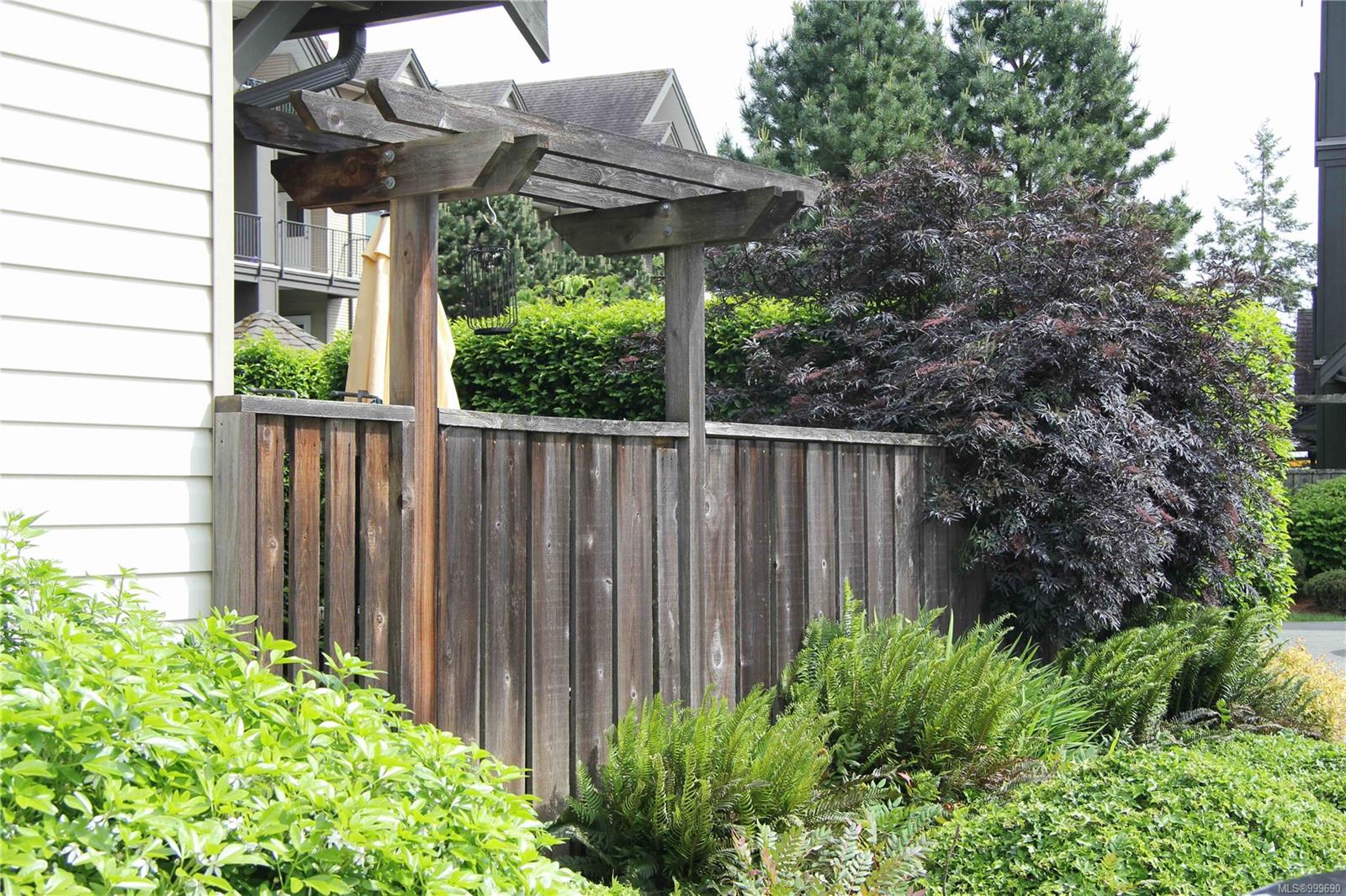 $484,900 - 2115 Meredith Rd<br>British Columbia, V9S 2N2