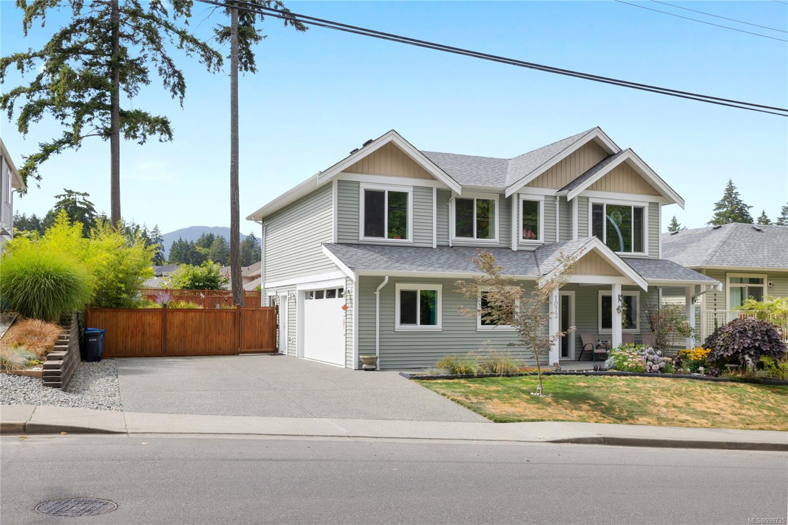 $775,000 - 1073 Douglas Ave<br>British Columbia, V9R 0E3