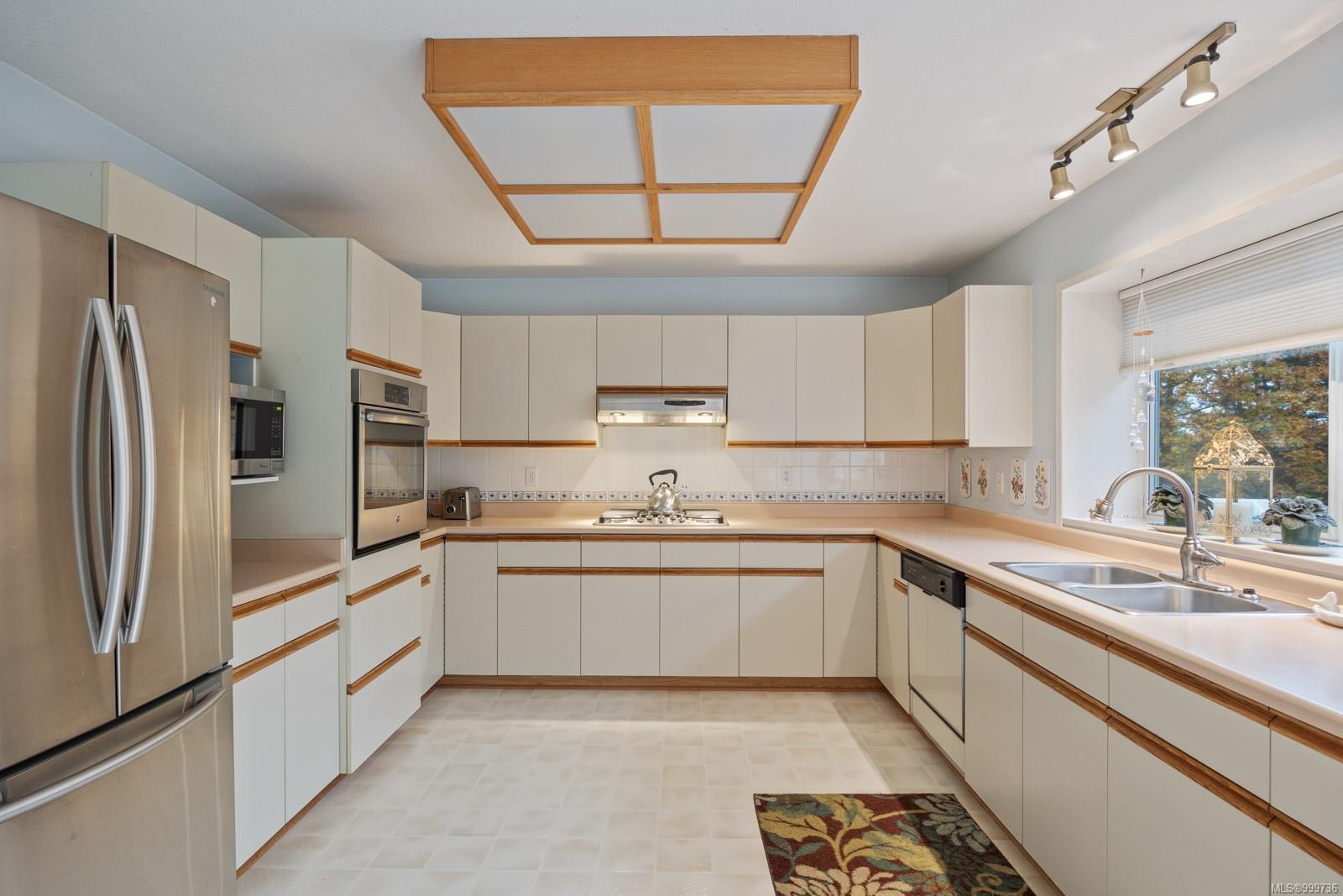 $1,450,000 - 5910 Sea Terrace Rd<br>British Columbia, V9J 1W1