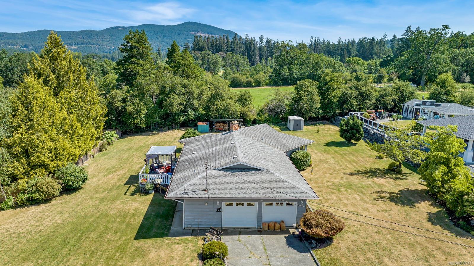 $915,000 - 6327 Lansdowne Pl<br>British Columbia, V9L 5R2