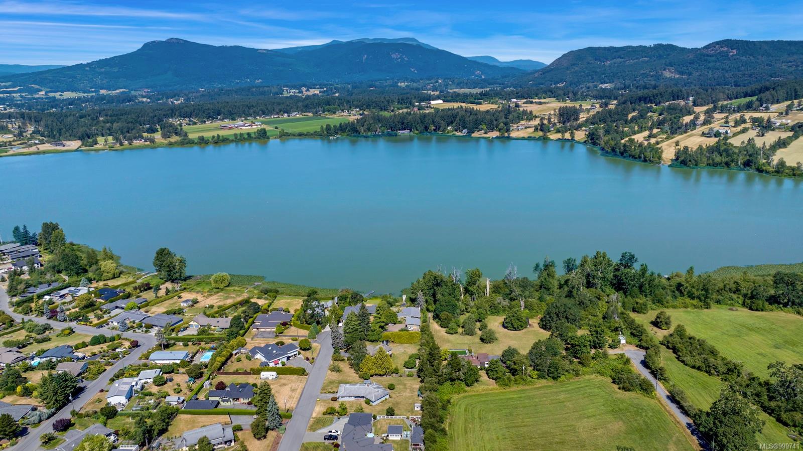 $915,000 - 6327 Lansdowne Pl<br>British Columbia, V9L 5R2