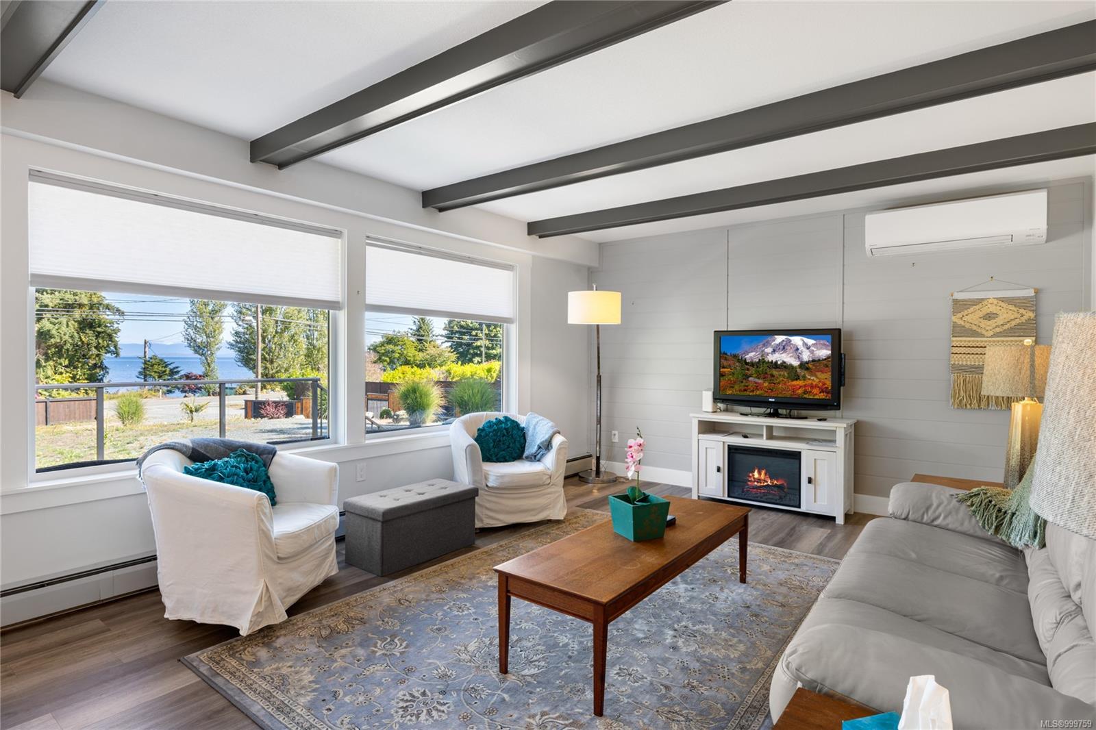 $1,150,000 - 6712 Island Hwy<br>British Columbia, V0R 1G0