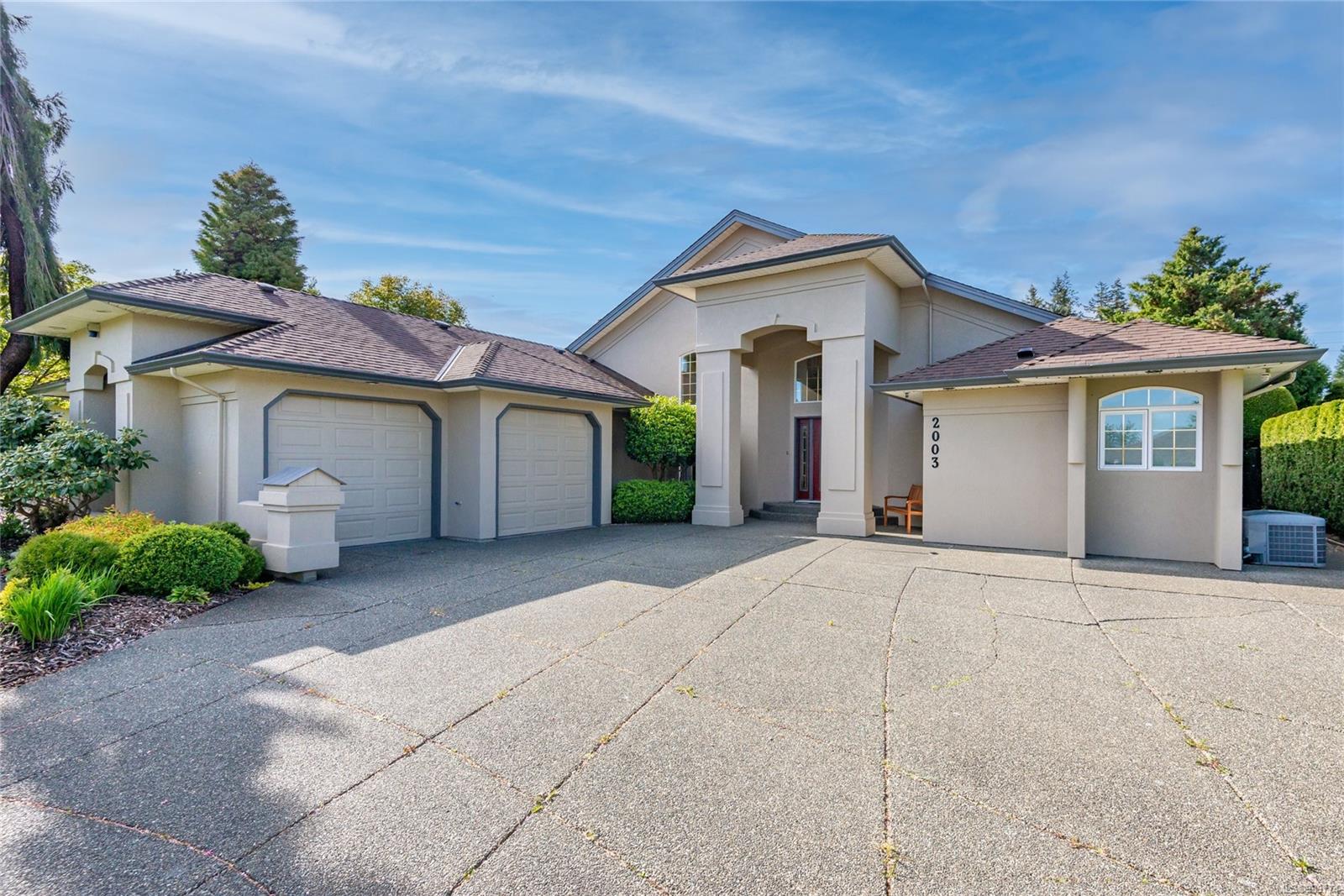 $1,075,000 - 2003 Fairway Dr<br>British Columbia, V9H 1R6