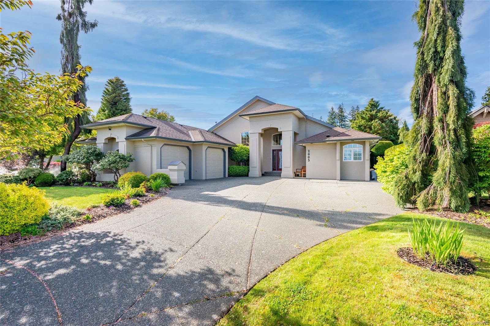 $1,075,000 - 2003 Fairway Dr<br>British Columbia, V9H 1R6