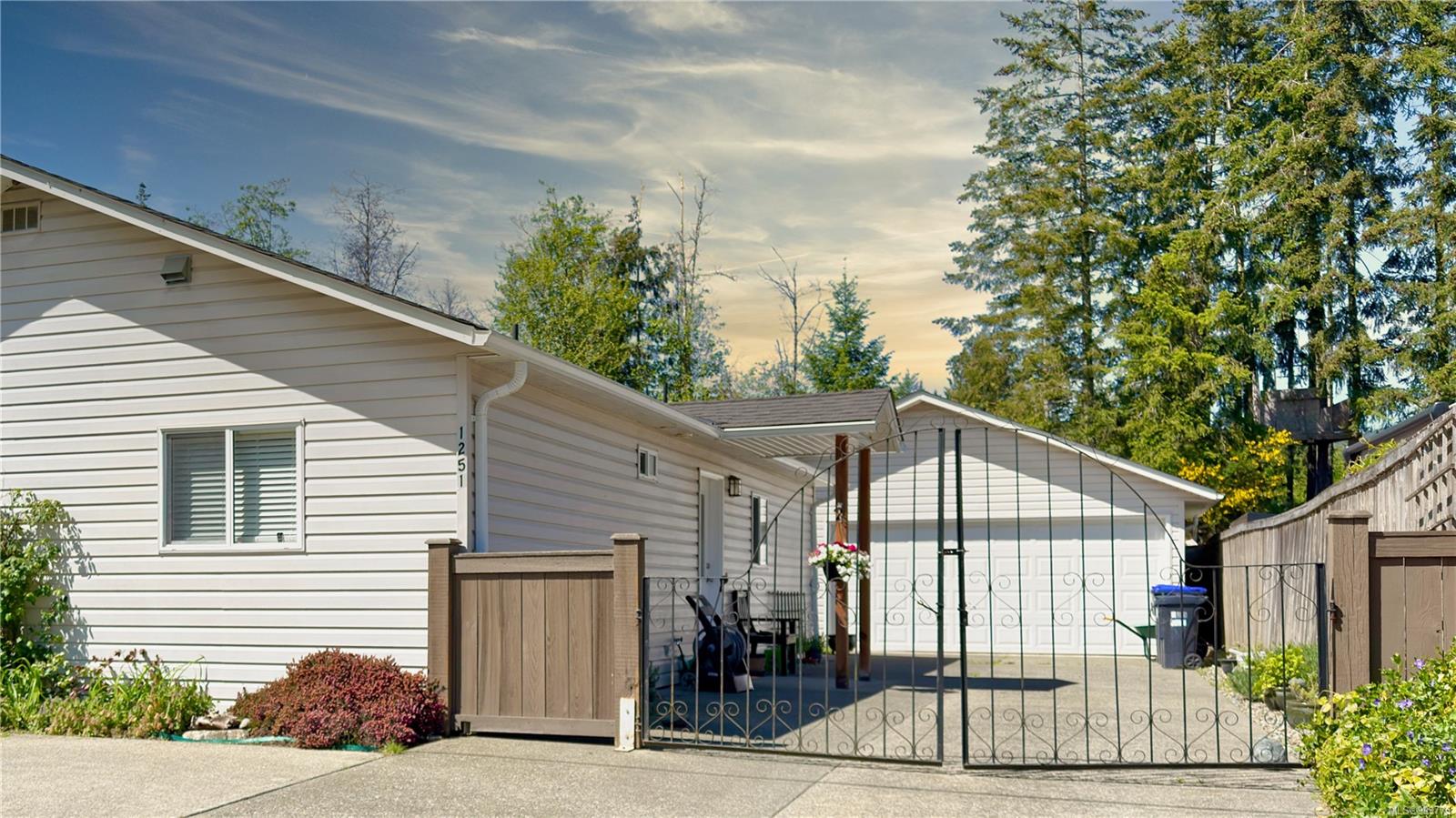 $528,000 - 1251 Westurne Heights Rd<br>British Columbia, V9K 2S9