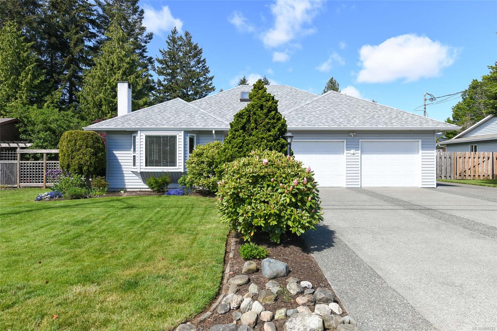$889,000 - 587 Torrence Rd<br>British Columbia, V9M 3G8